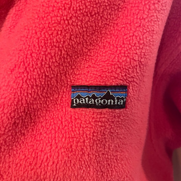 Patagonia Pink Puffer Jacket with Full-Zip Closure and High Collar - Picture 3 of 4